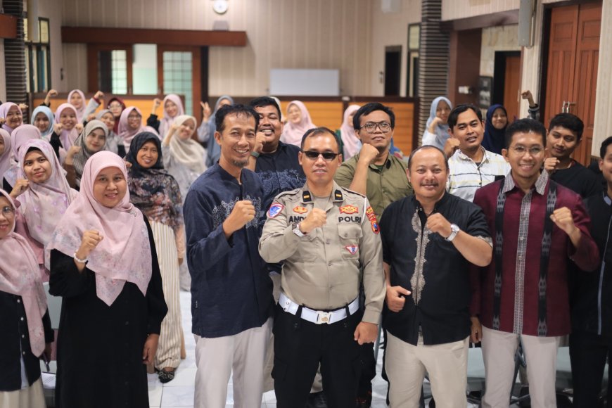 Polantas Menyapa : Polres Gresik Gandeng Guru Tanamkan Budaya Tertib Lalu Lintas Sejak Dini