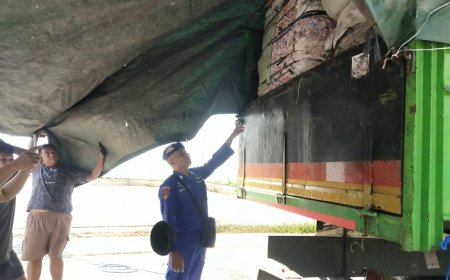 Polres Situbondo Perketat Pemeriksaan Muatan Truk di Pelabuhan Jangkar